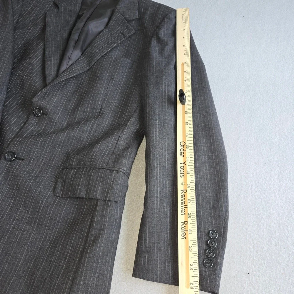 Jos. A. Bank Suit Jacket Mens 38R Grey Pinstripe 100% Wool 2-Button Blazer